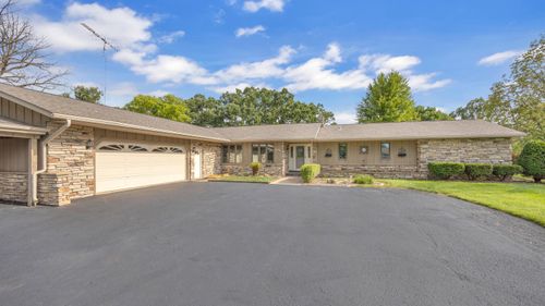 4978 Valley Creek Rd, Fond Du Lac, WI, 54937-7800 | Card Image