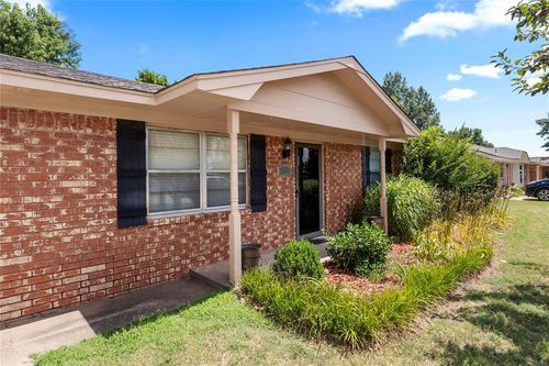 1316 N Lark St, Weatherford, OK, 73096-2719 | Card Image