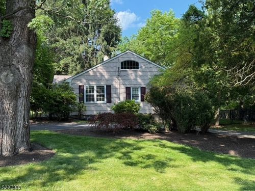 2 Blackwell Ave, Morristown, NJ, 07960-6716 | Card Image