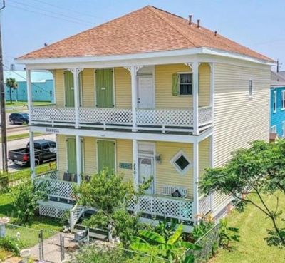 2801 Avenue Q 1/2, House other with 4 bedrooms, 2 bathrooms and null parking in Galveston TX | Image 1