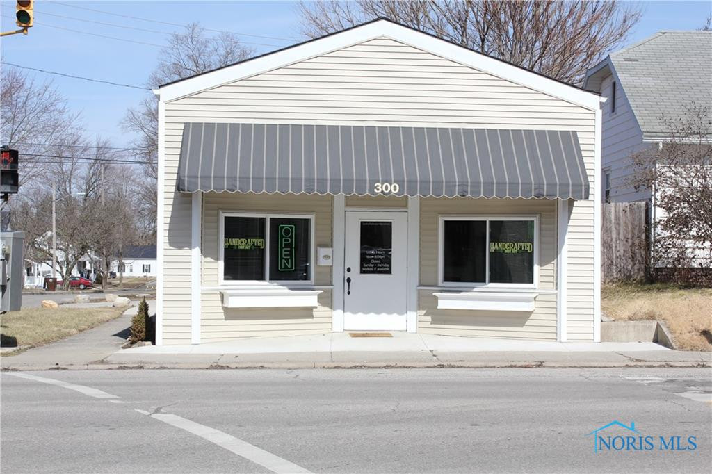 300 Hopkins St, Defiance, OH 43512