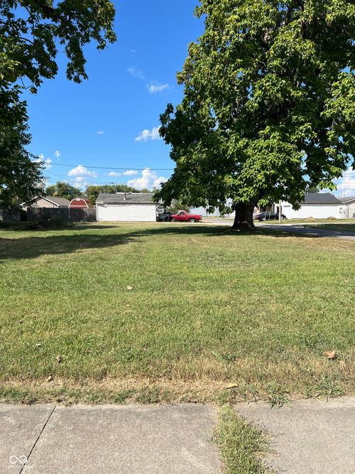 900 W Block Laurel St, Seymour, IN, 47274 | Card Image