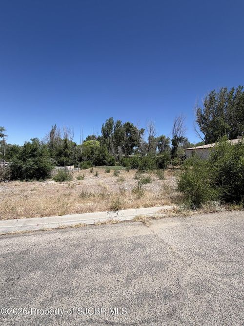 406 Feil Dr, Aztec, NM, 87410-2017 | Card Image