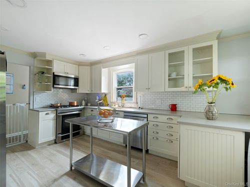 215 Brookside Ave, Freeport, NY, 11520-1929 | Card Image