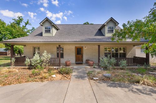 26 Oak Valley Dr, Fredericksburg, TX, 78624-7066 | Card Image