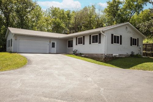 1302 15th Ave E, Menomonie, WI, 54751-3638 | Card Image