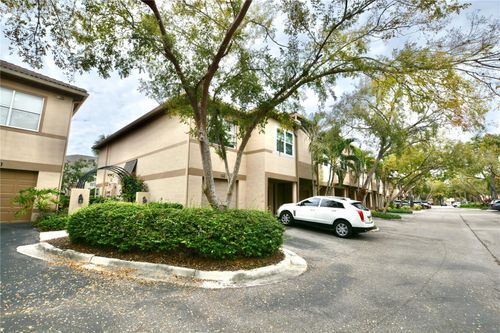 895 Normandy Trace Rd, TAMPA, FL, 33602-5763 | Card Image