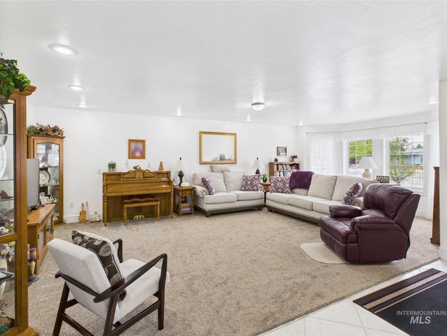 11 N 3 Rd West St, Townhouse with 2 bedrooms, 2 bathrooms and 2 parking in Paul ID | Image 5
