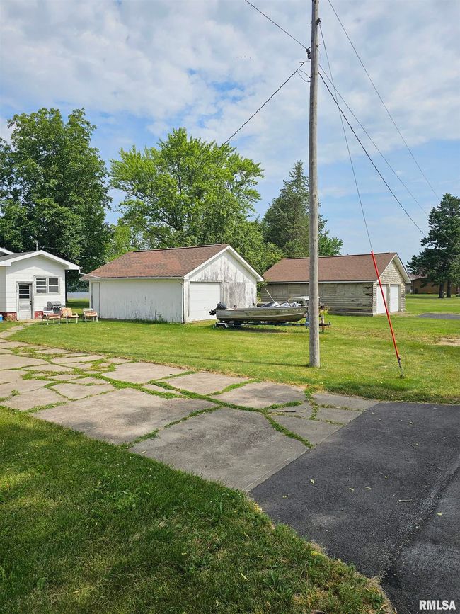 21812 River Rd N, House other with 2 bedrooms, 2 bathrooms and null parking in Cordova IL | Image 10
