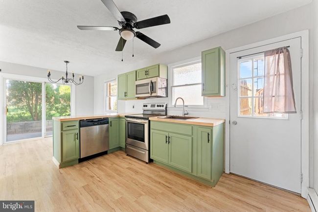 100 S High St, House other with 4 bedrooms, 2 bathrooms and null parking in FUNKSTOWN MD | Image 7