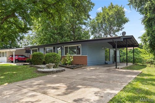 2025 Thunderbird Ave, Florissant, MO, 63033-2016 | Card Image
