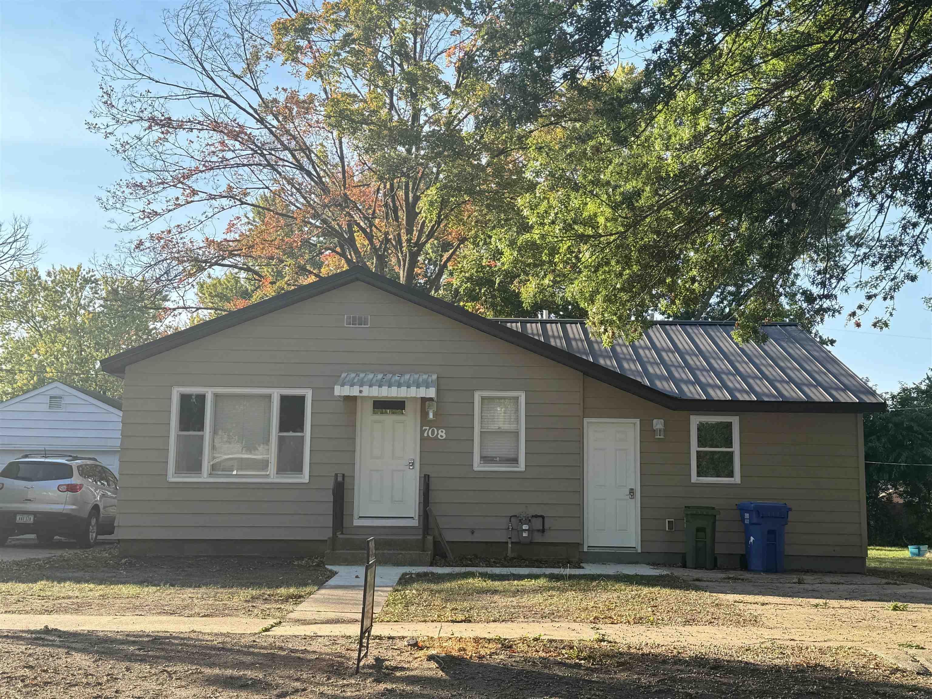 8th Ave, Charles City, IA 50616