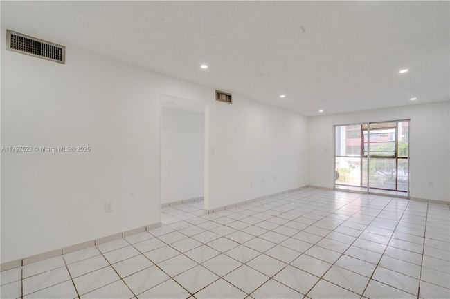 APT-220 - 6095 W 19 Th Ave, Condo with 2 bedrooms, 2 bathrooms and null parking in Hialeah FL | Image 14