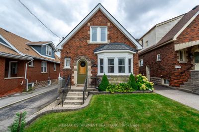 305 Wexford Ave S, House other with 3 bedrooms, 2 bathrooms and 5 parking in Hamilton ON | Image 1