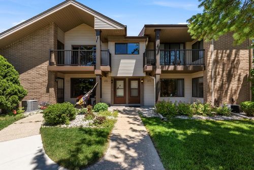 W177N9776 Riversbend Circle E, Germantown, WI, 53022 | Card Image