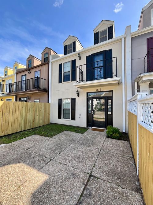 212 Rue D Iberville, Houma, LA, 70360-4037 | Card Image