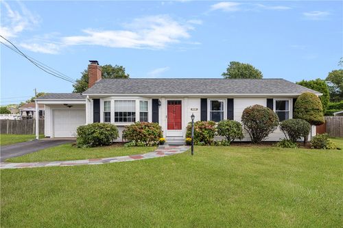 135 Beverly Rd, Riverside, RI, 02915-1820 | Card Image