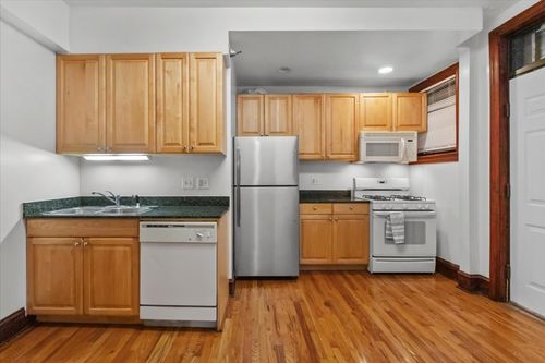 apt-2-3706 Sheffield Ave, Chicago, IL, 60613-5045 | Card Image