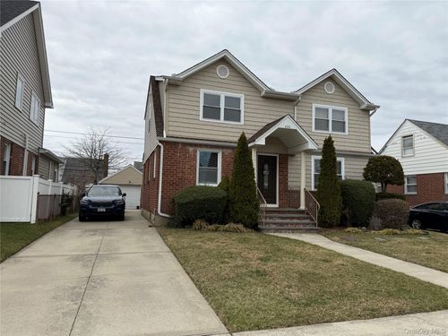 1st-fl-222 Colonial Ave, Williston Park, NY, 11596-1046 | Card Image