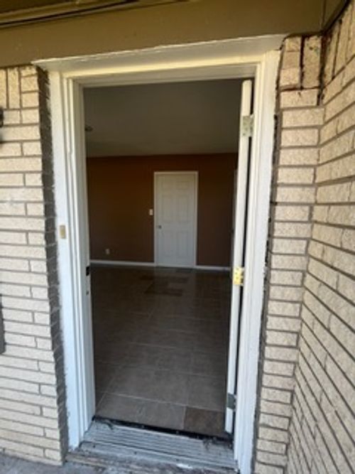 2924 N Park St, Brenham, TX, 77833-2135 | Card Image