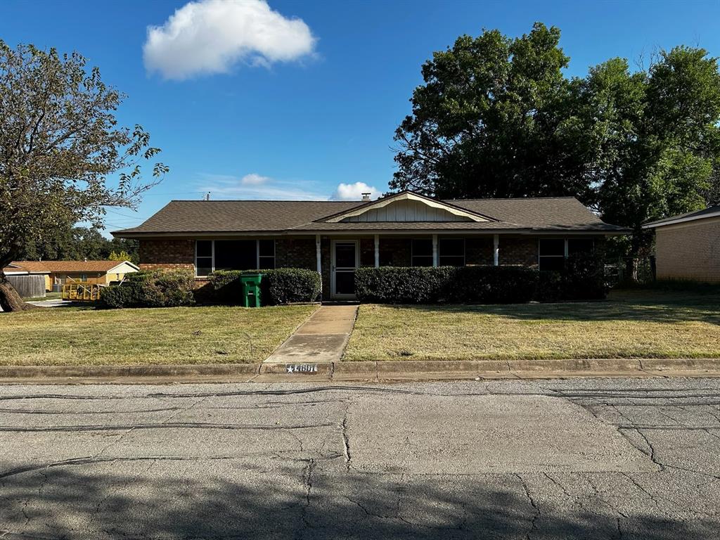 Nadine Dr, Haltom City, TX 76117