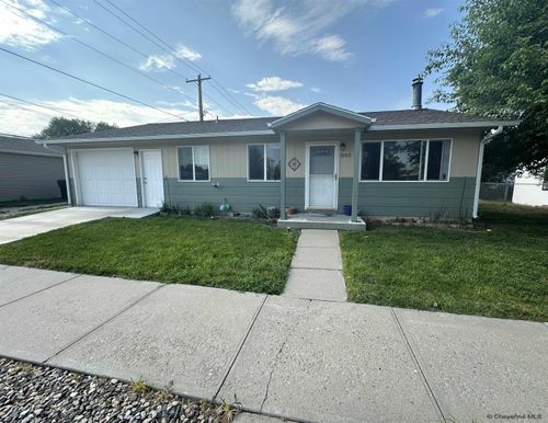 1055 Pine St, WHEATLAND, WY, 82201-2638 | Card Image