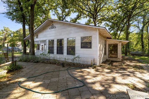 21 Oak St, Cartwright, OK, 74731-4700 | Card Image