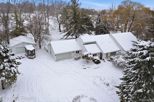 1044 N Oxford Rd, Oxford, MI, 48371-2520 | Card Image