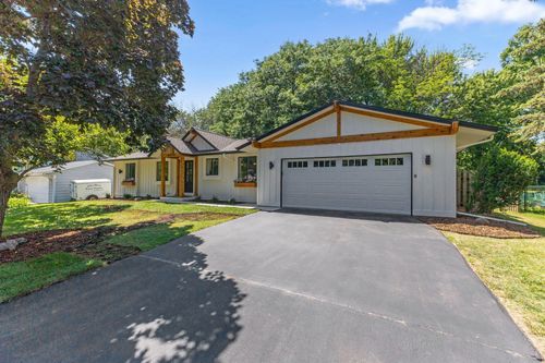 8030 Erie Ave, Chanhassen, MN, 55317-9752 | Card Image