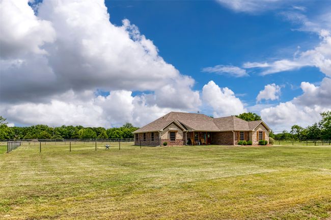 220 Hidden Meadow Trl, House other with 3 bedrooms, 2 bathrooms and null parking in Leonard TX | Image 26