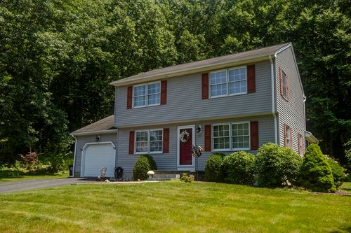 10 Scott Hollow Dr, Holyoke, MA, 01040-1873 | Card Image