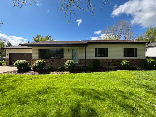 9509 Ballard Rd, Crystal Lake, IL, 60014-4810 | Card Image