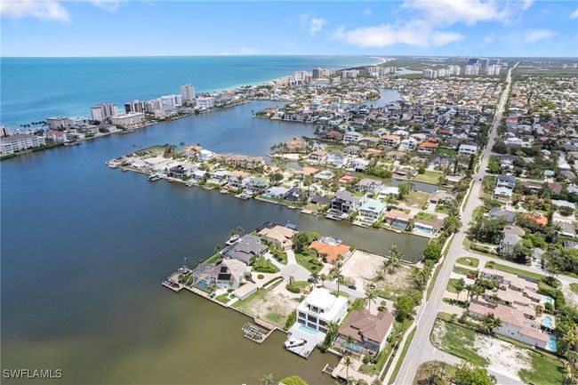 431 Palm Ct, House other with 4 bedrooms, 4 bathrooms and null parking in NAPLES FL | Image 4