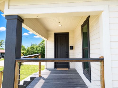 100 W Caskey St, Florence, TX, 76527-4009 | Card Image