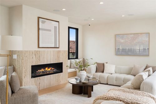 409 Crest Dr, Manhattan Beach, CA, 90266-6518 | Card Image