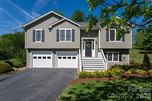 5 Mallory Meadows Ct, Arden, NC, 28704-8552 | Card Image