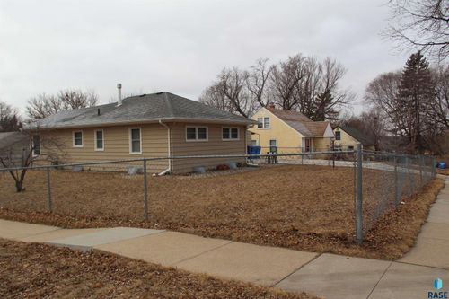 900 S Westmoor Dr, Sioux Falls, SD, 57104-4421 | Card Image