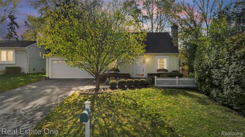 2123 Daintree Ave, West Bloomfield, MI, 48323-3805 | Card Image