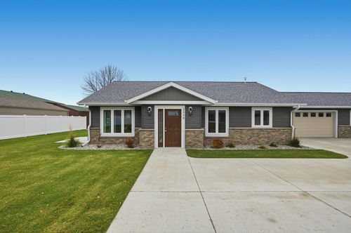 2338 30th Ave S, Fargo, ND, 58103-5871 | Card Image
