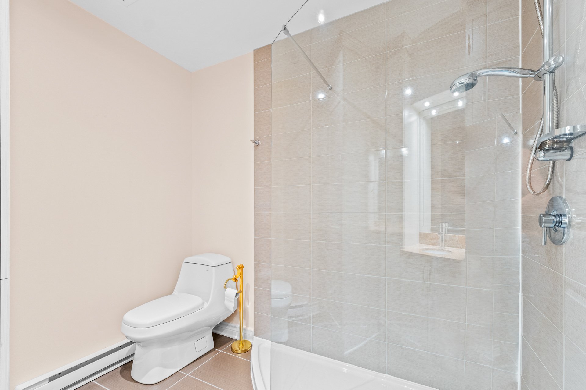Residential Lease in Dollard-Des-Ormeaux 4
