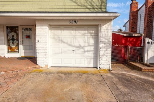 3291 Wolfson Dr, Baldwin, NY, 11510-4945 | Card Image