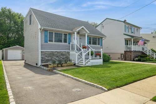 2543 Bayview Ave, Wantagh, NY, 11793-4305 | Card Image