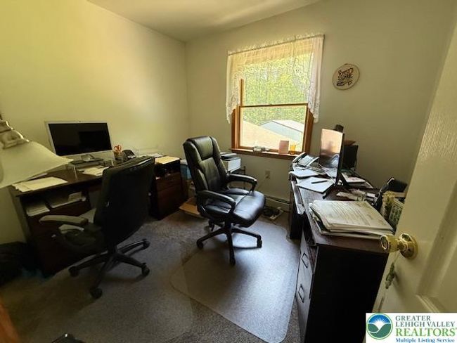 9155 N Loop Rd, House other with 5 bedrooms, 4 bathrooms and null parking in Slatington PA | Image 21