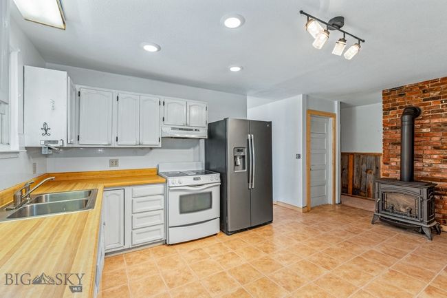 8 Division St N, House other with 8 bedrooms, 3 bathrooms and null parking in Reed Point MT | Image 7