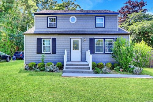 46 Bernstein Blvd, Center Moriches, NY, 11934-1502 | Card Image
