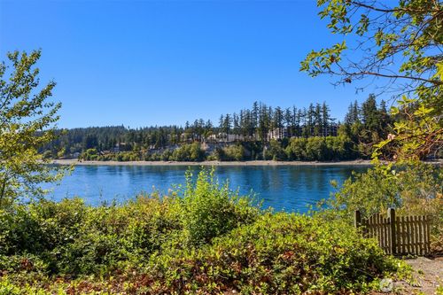16273 Reitan Rd Ne, Bainbridge Island, WA, 98110-1002 | Card Image