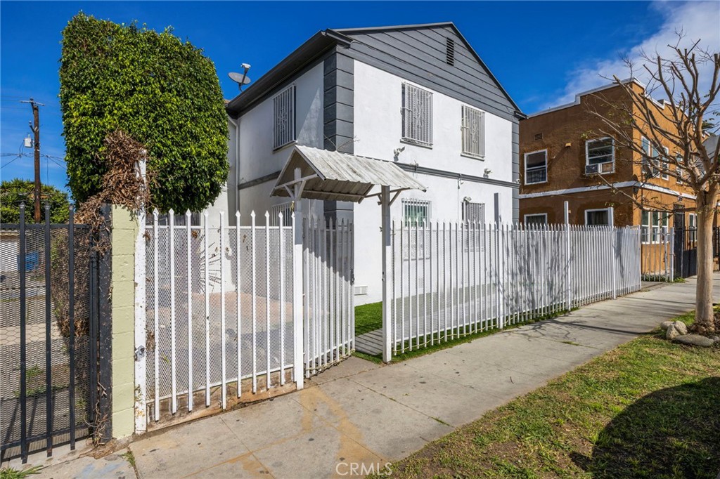 Residential in Compton 3