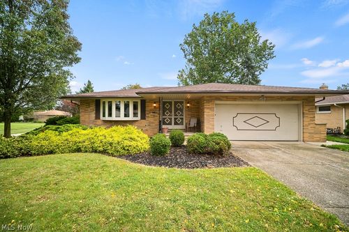 6161 Winchester Dr, Seven Hills, OH, 44131-2938 | Card Image