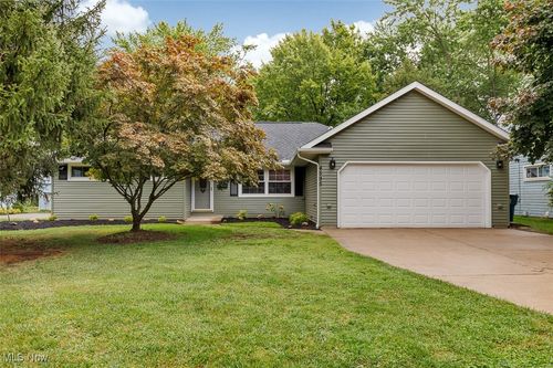 4595 Canterbury Rd, North Olmsted, OH, 44070-2717 | Card Image