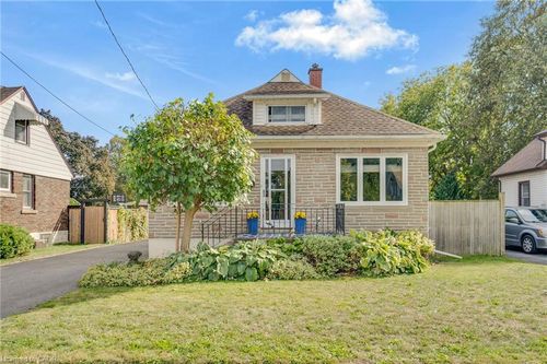 6440 Crawford St, Niagara Falls, ON, L2E5Z2 | Card Image